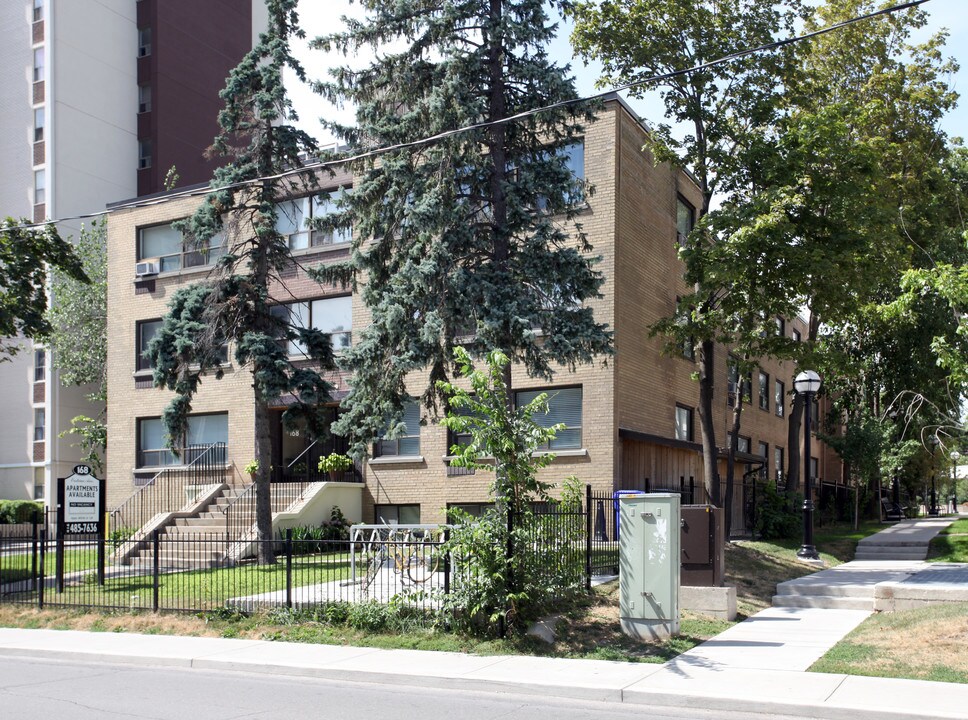 168 Erskine in Toronto, ON - Building Photo