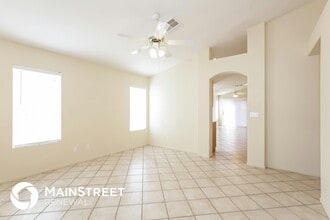 7441 Tumbling St in Las Vegas, NV - Foto de edificio - Building Photo