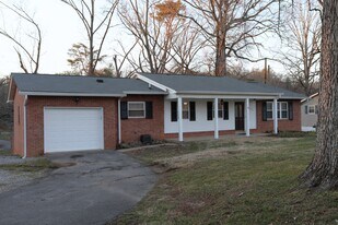 1905 S Hills Dr in Knoxville, TN - Building Photo