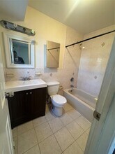 109-37 156th St-Unit -1st floor in Queens, NY - Building Photo - Building Photo