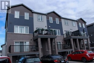 305 Eldorado Private in Ottawa, ON - Building Photo