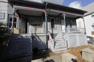 115-117 Illinois St in Central Falls, RI - Foto de edificio - Building Photo