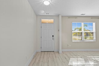 6455 NW Castlebrook Ave in Port St. Lucie, FL - Building Photo - Building Photo