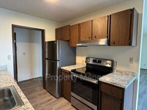 924 Shorewood Dr in Bremerton, WA - Building Photo - Building Photo