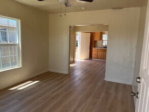 354 S Yosemite Ave in Oakdale, CA - Building Photo - Building Photo
