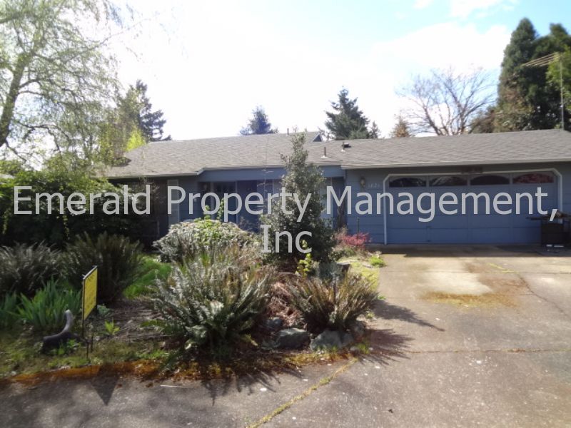 1821 Menlo Loop in Springfield, OR - Building Photo