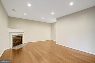 6927 Rolling Creek Way in Alexandria, VA - Building Photo - Building Photo