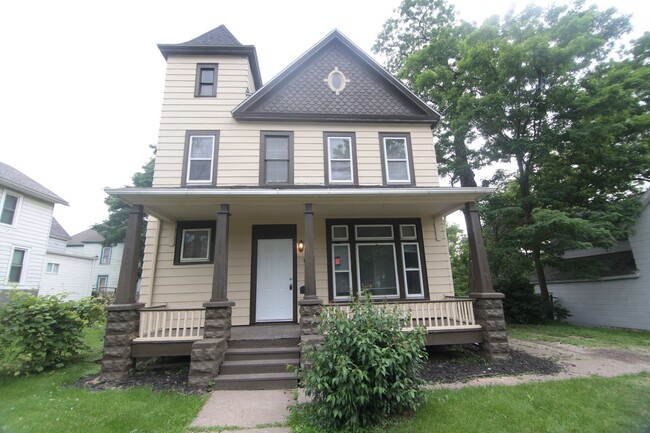 property at 1323 Gaines St