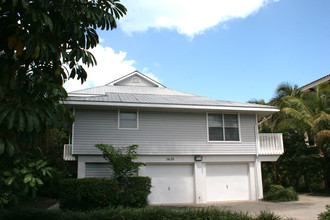 5620 Gulf Dr in Holmes Beach, FL - Building Photo - Building Photo