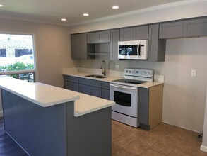 24610 Park St in Torrance, CA - Building Photo - Interior Photo