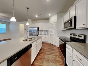 131 Hazel Pk Dr in Mooresville, NC - Foto de edificio - Building Photo