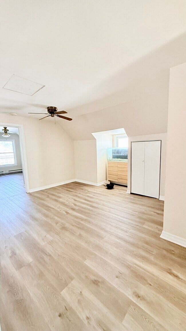 5843 W Warwick Ave in Chicago, IL - Building Photo - Building Photo