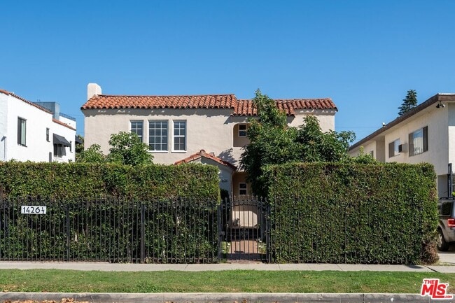 1428 S Sherbourne Dr in Los Angeles, CA - Building Photo - Building Photo