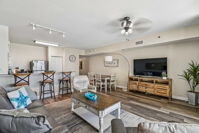 9896 S Thomas Dr in Panama City Beach, FL - Building Photo - Building Photo