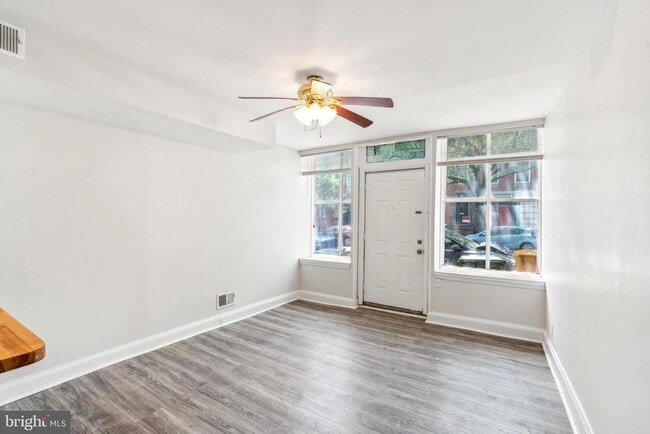 property at 822 W Lombard St