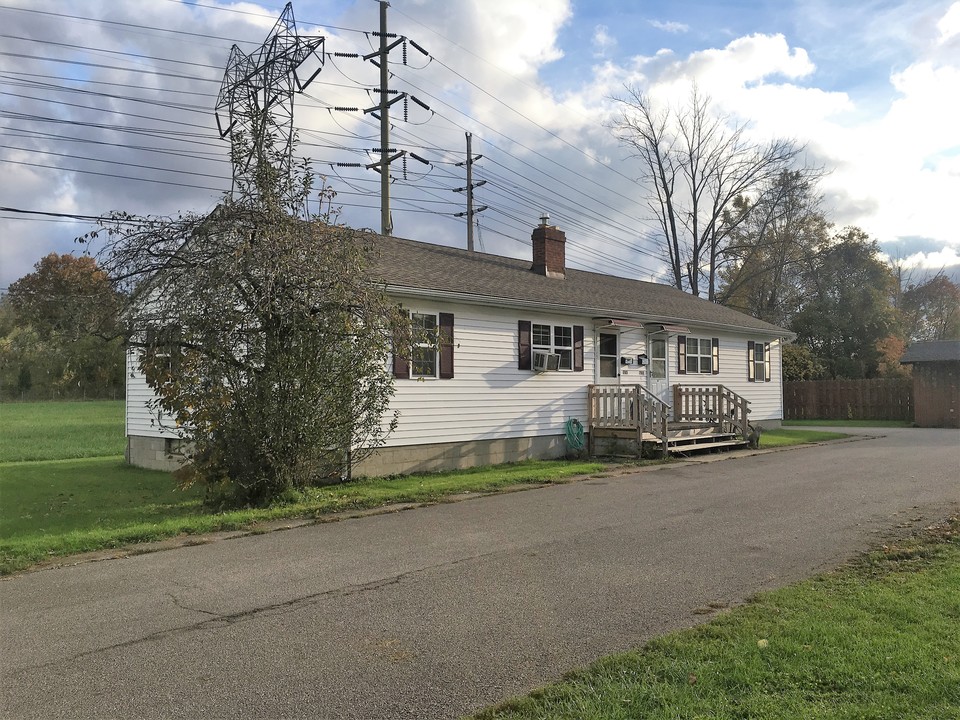 Ranch Style Duplex in Painesville, OH - Building Photo