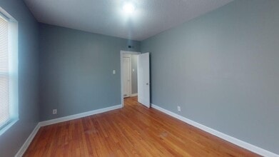 817 W 83rd St in Chicago, IL - Building Photo - Building Photo