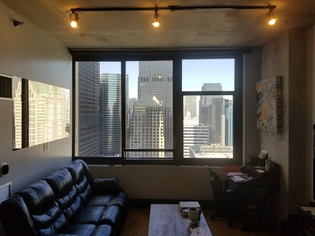 235 W Van Buren St, Unit 4420 in Chicago, IL - Foto de edificio - Building Photo