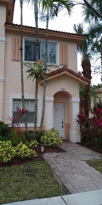 2561 SW 83rd Terrace in Miramar, FL - Building Photo