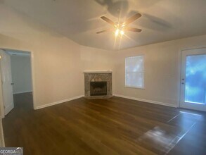 102 Lake Victoria Dr in Kingsland, GA - Building Photo - Building Photo