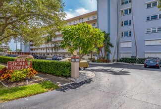 Shore Towers in South Pasadena, FL - Building Photo - Building Photo