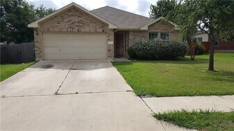 104 N Treasure Oaks Dr in Leander, TX - Building Photo