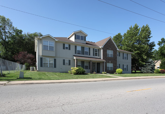 330 N Pine St in Olathe, KS - Foto de edificio - Building Photo