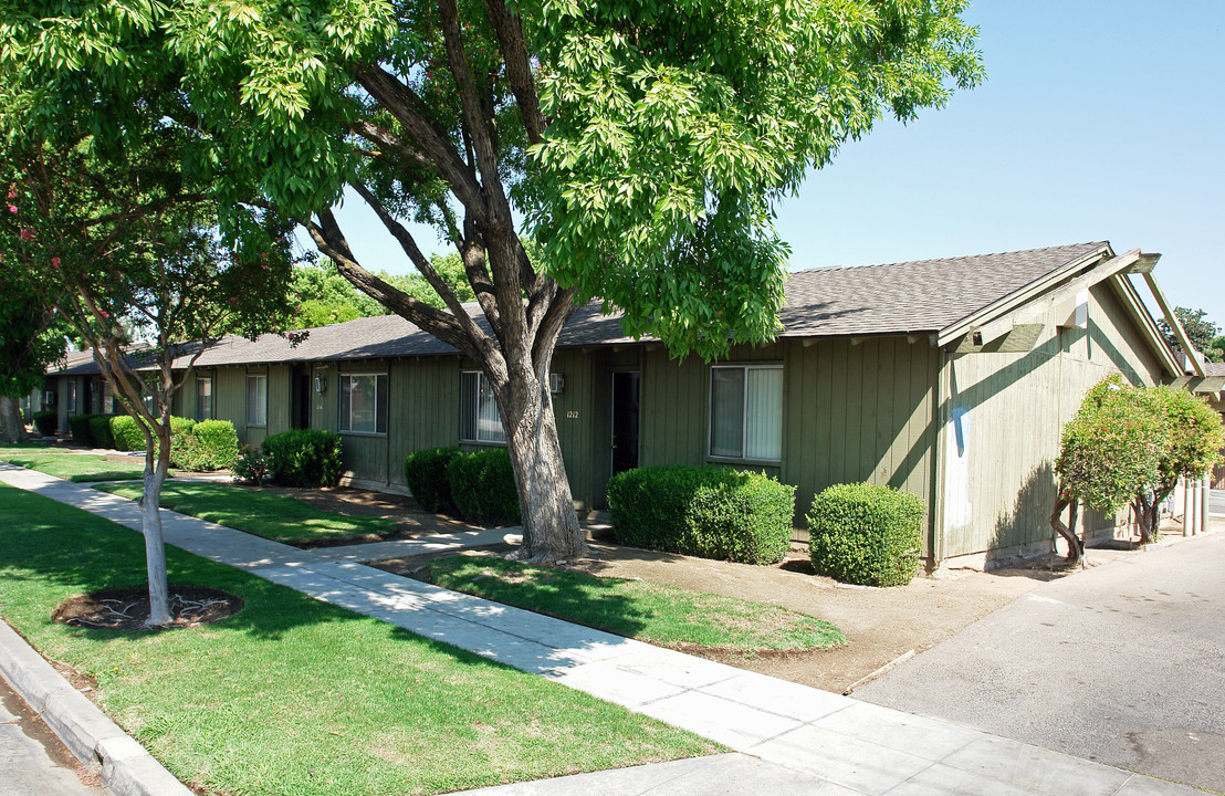 Westridge Apartments in Fresno, CA - Building Photo