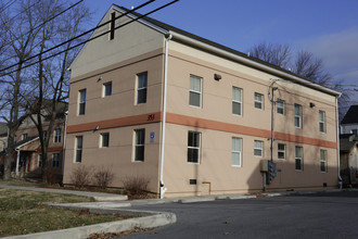 Mountain Oaks Apartments in Front Royal, VA - Building Photo - Building Photo