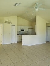 4616-4618 24th St SW, Unit 4618 24th St SW in Lehigh Acres, FL - Foto de edificio - Building Photo