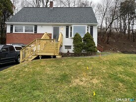 12 Berkshire Cir in Ansonia, CT - Building Photo