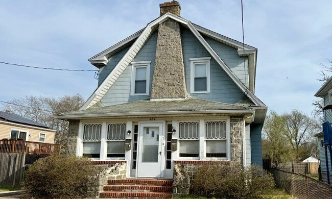 property at 404 W Broad St