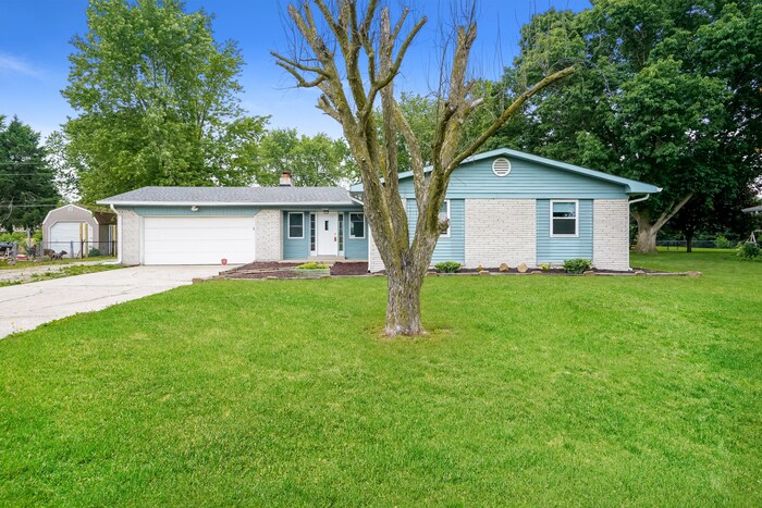 5508 Gallagher Dr in Greenwood, IN - Building Photo