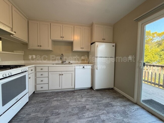 property at 2895 Capitola Rd