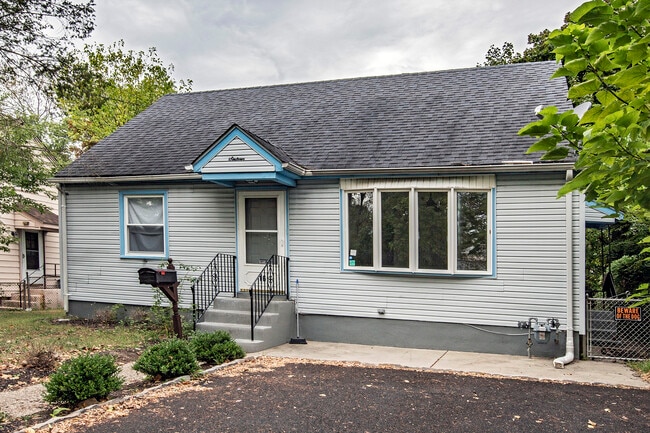16 W Linden Ave
