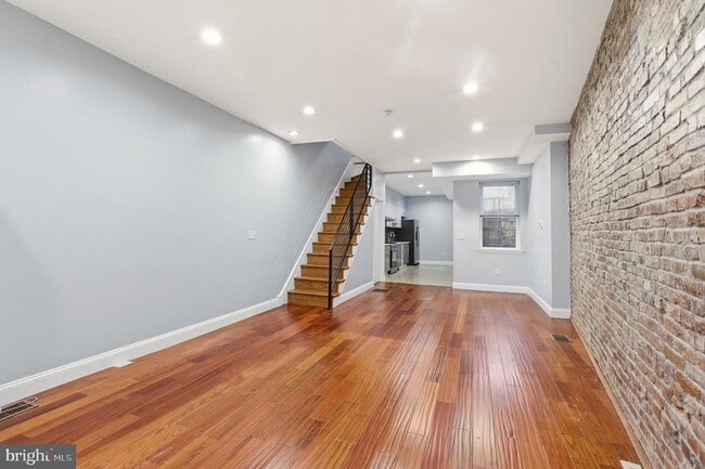 property at 909 N 4th St