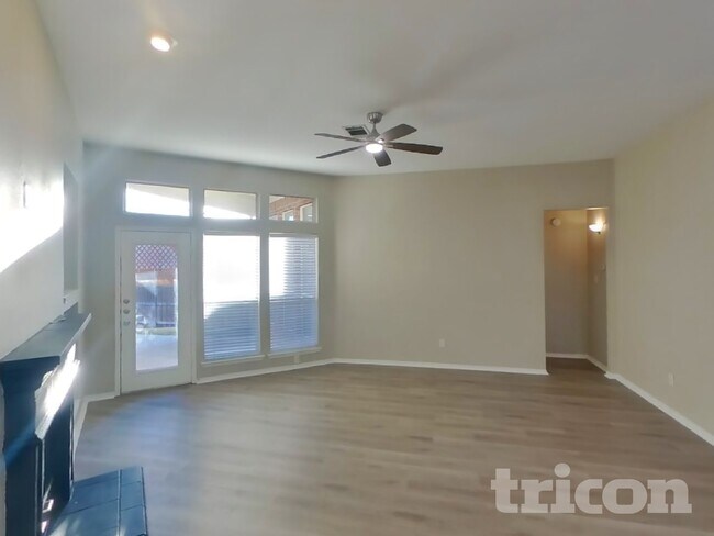 2075 Crestlake Dr in Rockwall, TX - Building Photo - Building Photo