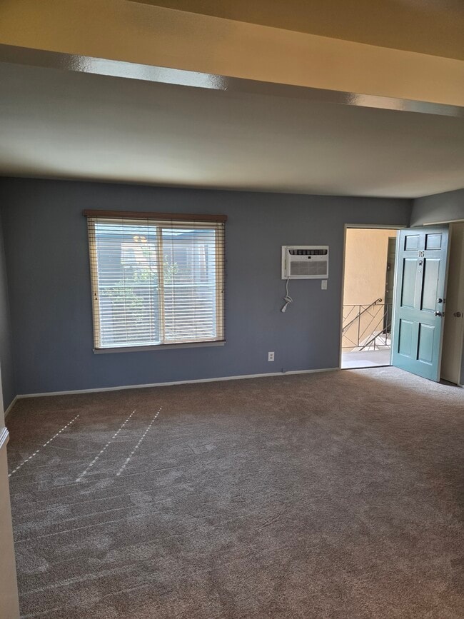 5005 Whitsett Ave in Valley Village, CA - Building Photo - Building Photo