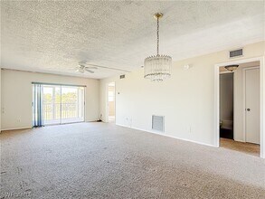 5635 Rattlesnake Hammock Rd in Naples, FL - Building Photo - Building Photo