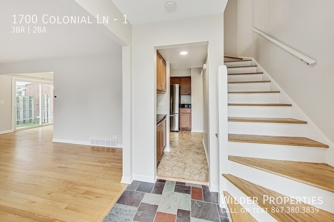 1700 Colonial Ln in Northfield, IL - Building Photo - Building Photo