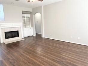 18819 Harbor Key Cir in Houston, TX - Foto de edificio - Building Photo