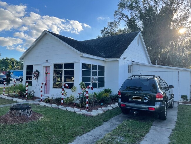 328 Bellair Rd in Ft. Myers, FL - Foto de edificio - Building Photo