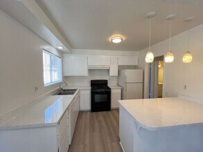 413 W Stevens Ave in Santa Ana, CA - Building Photo - Building Photo