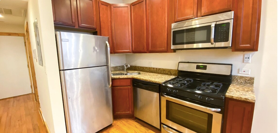 1615 W Columbia Ave in Chicago, IL - Building Photo