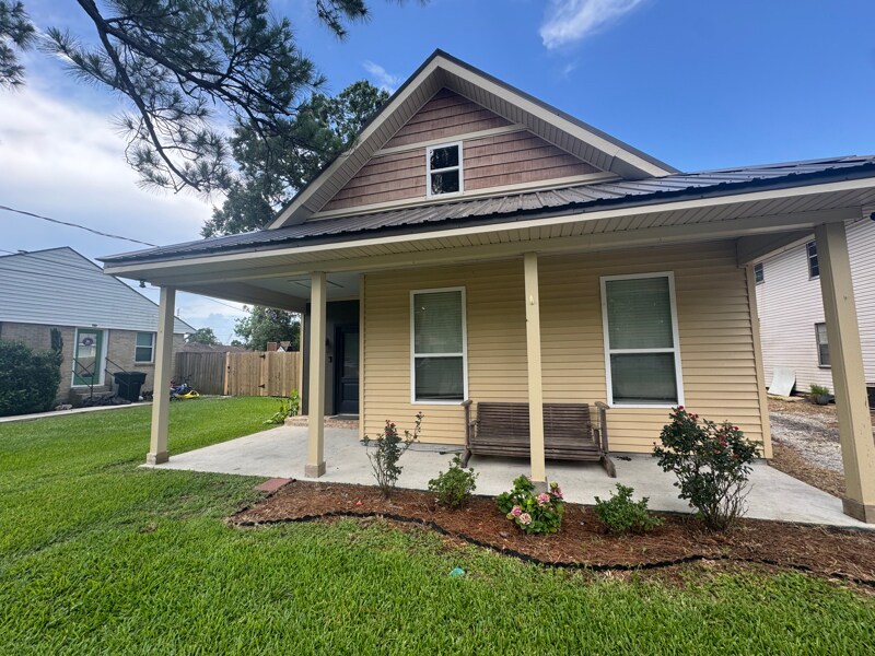 103 Shirley St in Belle Chasse, LA - Foto de edificio