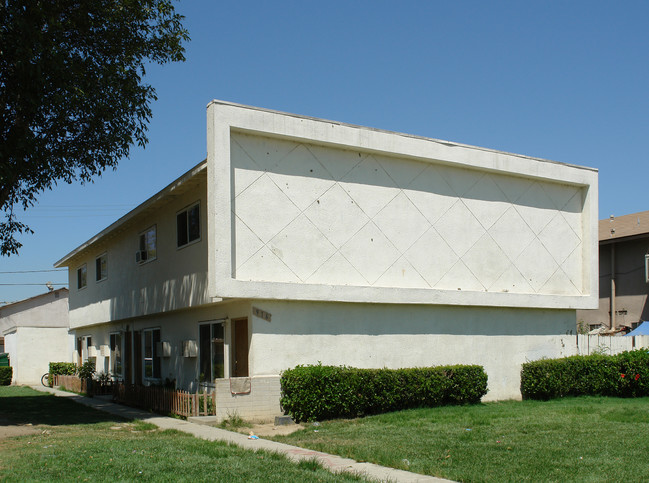 916 N Cota St in Corona, CA - Foto de edificio - Building Photo