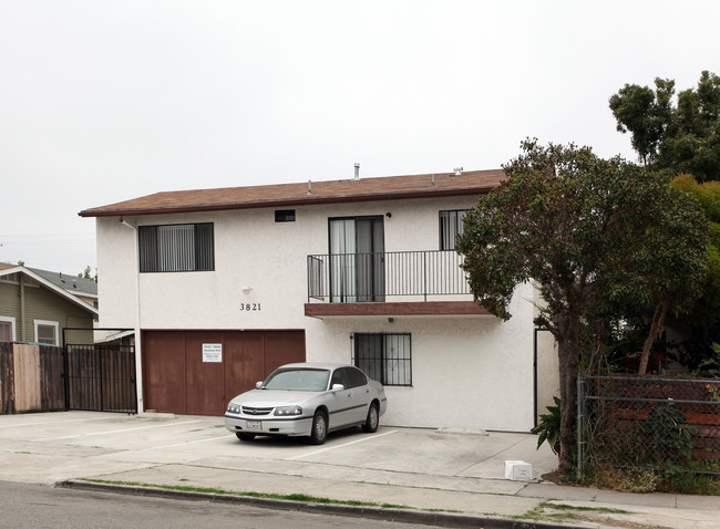 3821 Cherokee Ave in San Diego, CA - Foto de edificio - Building Photo