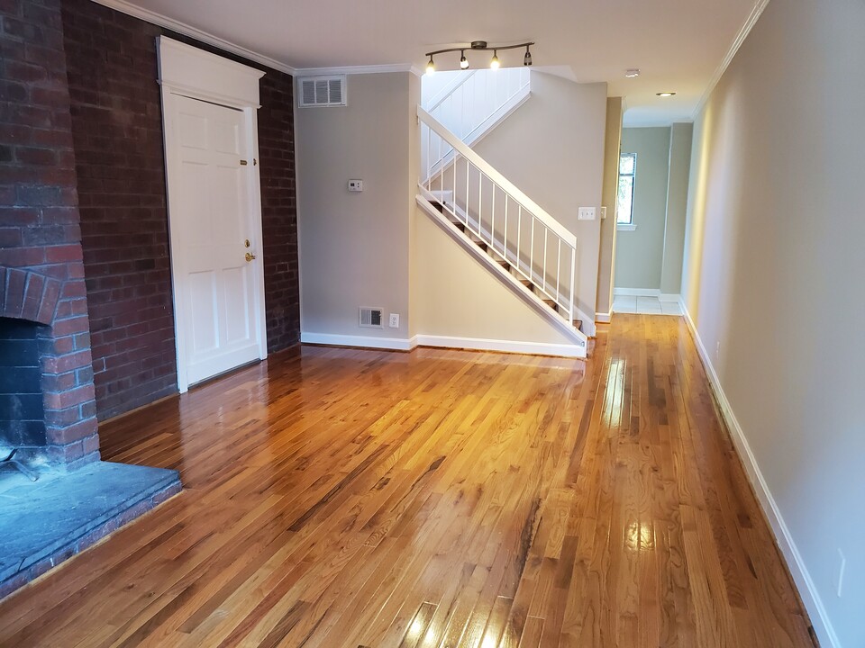 1097 Paper Mill Ct NW in Washington, DC - Building Photo