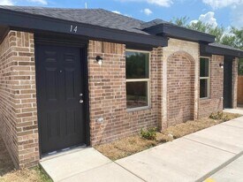 1105 W Kennedy St in Pharr, TX - Building Photo