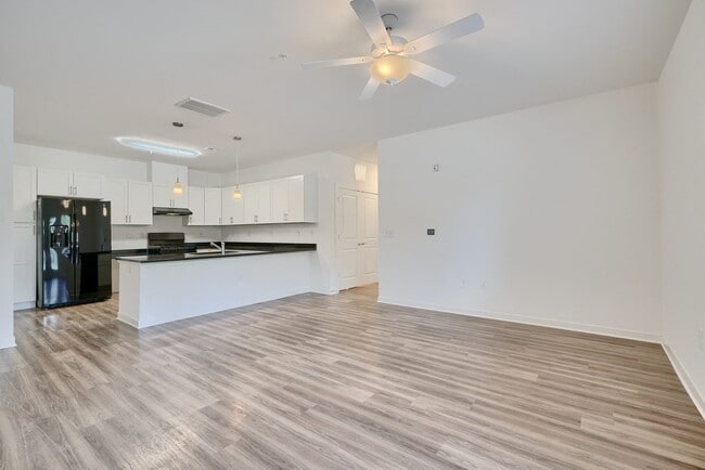 Urbana at Hioaks in Richmond, VA - Foto de edificio - Building Photo